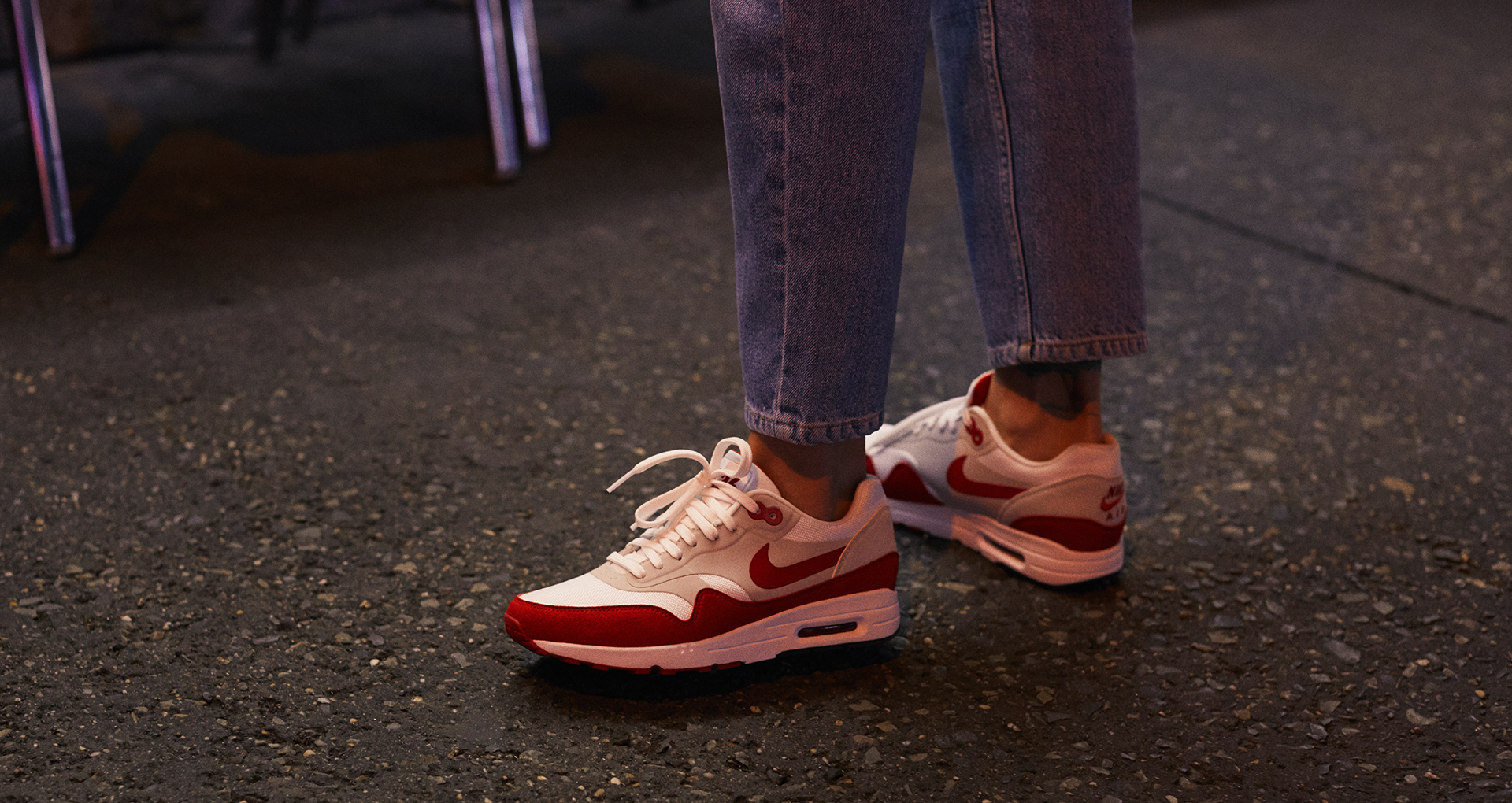 wmns-nike-air-max-1-ultra-2-0-university-red-1