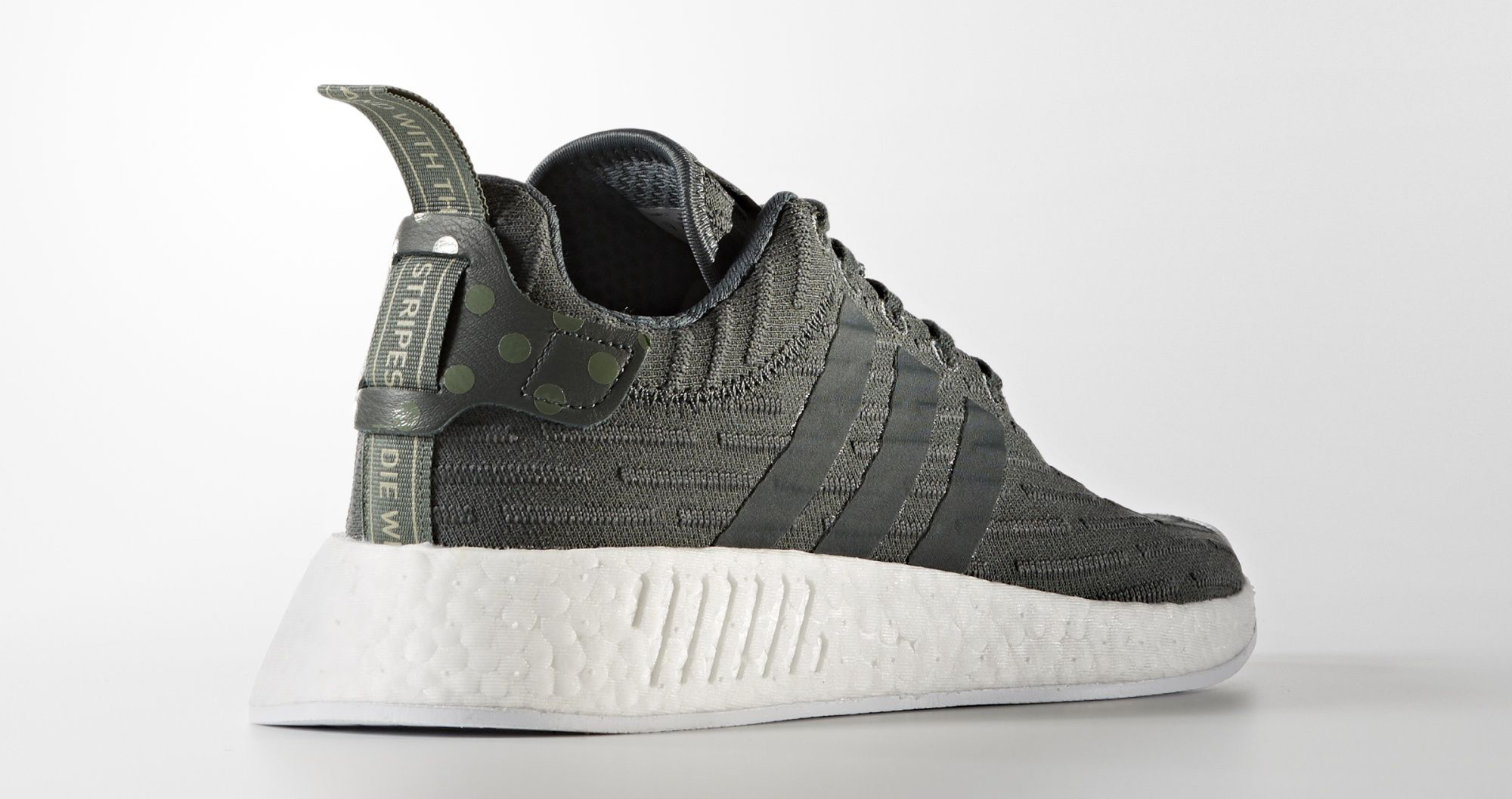 adidas-wmns-nmd_r2-trace-green-1