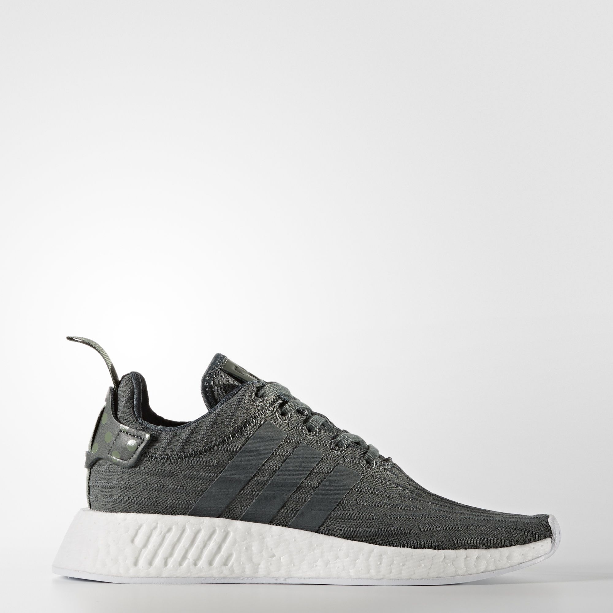 adidas-wmns-nmd_r2-trace-green-2
