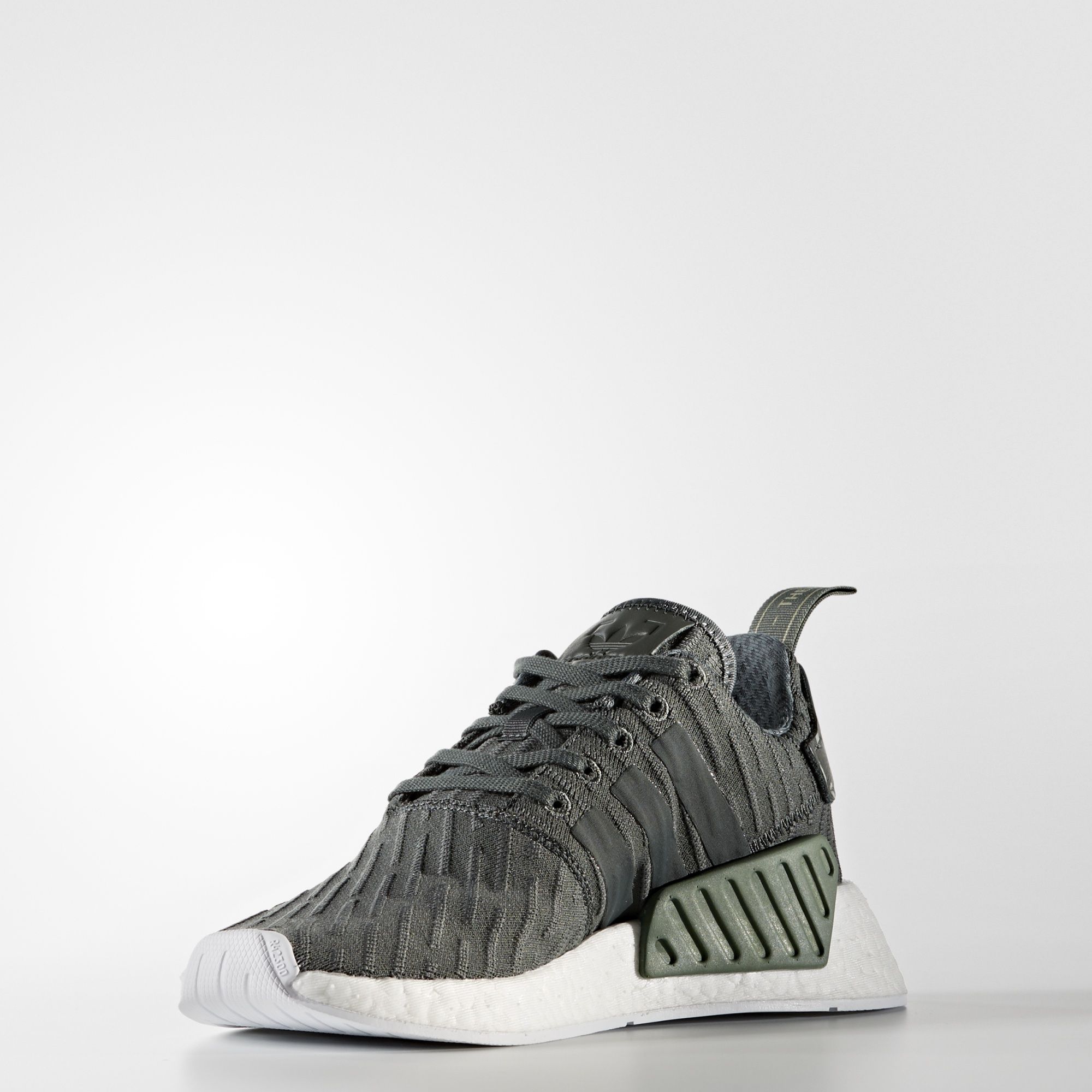 adidas-wmns-nmd_r2-trace-green-3