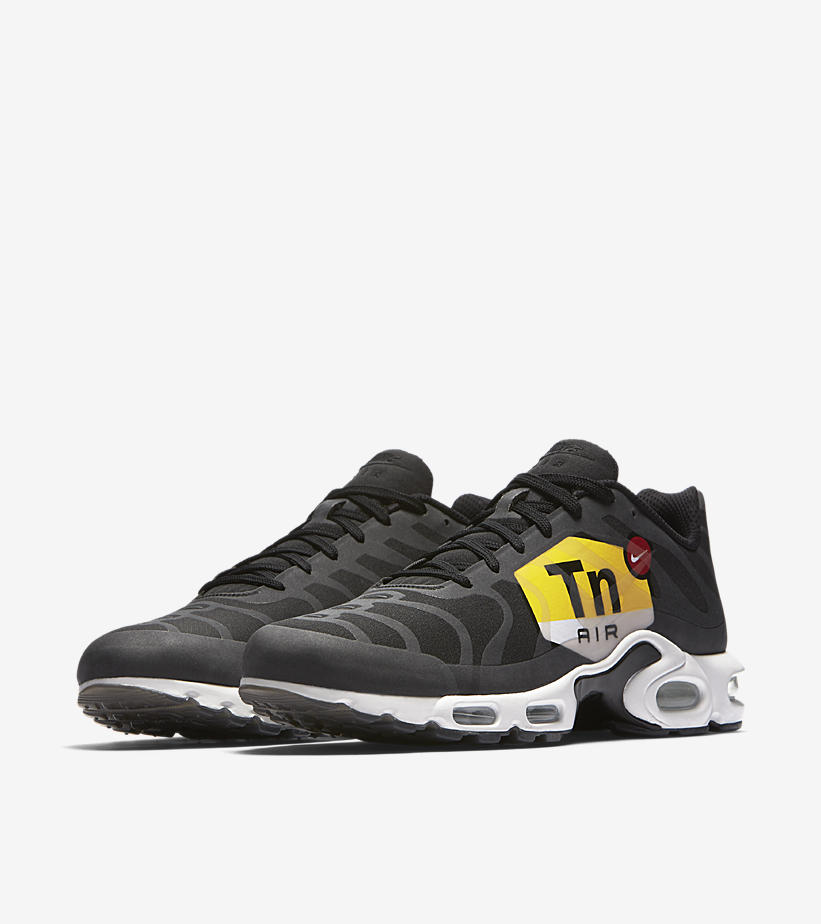 02-nike-air-max-plus-big-logo-black-white-aj0877-001