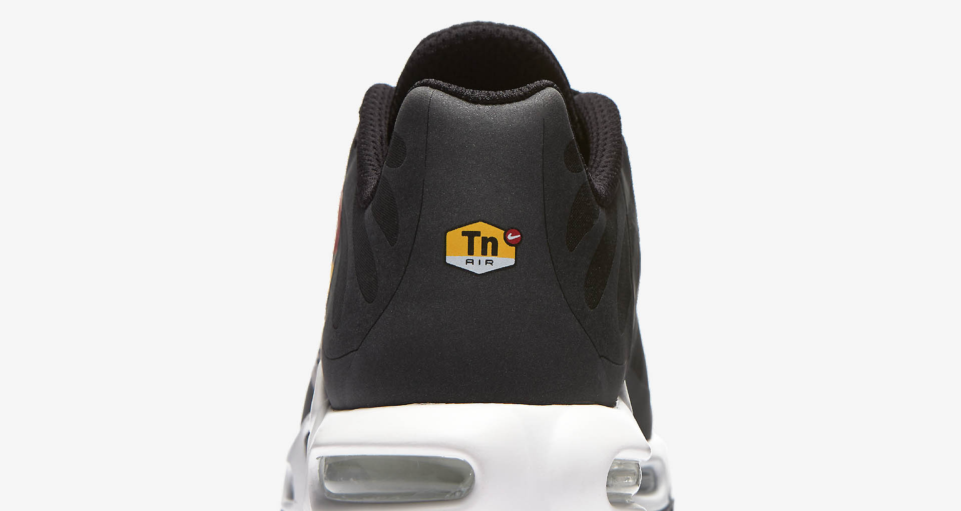 08-nike-air-max-plus-big-logo-black-white-aj0877-001