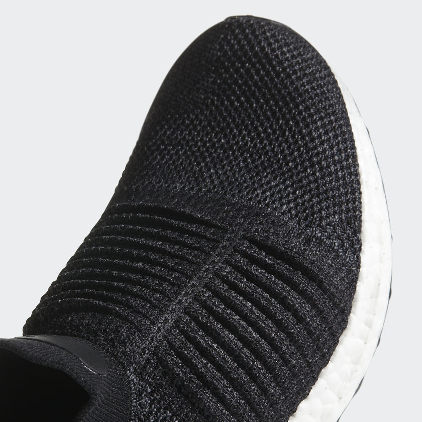 09-adidas-womens-ultra-boost-laceless-core-black-bb6311