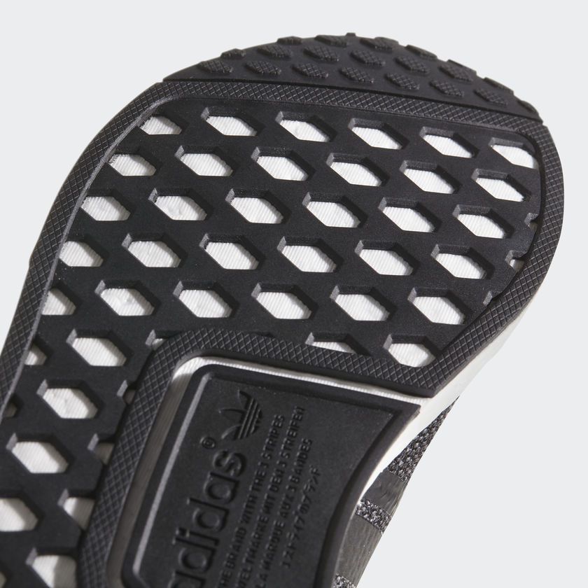 09-adidas-nmd_r1-core-black-carbon-b79758