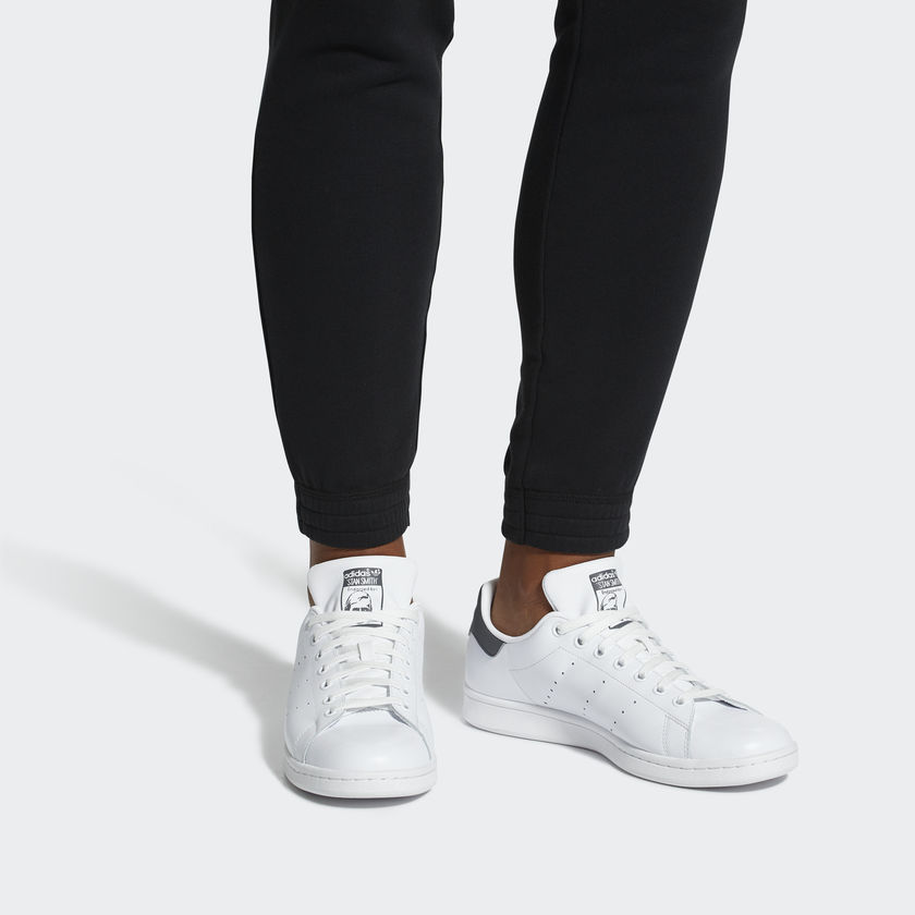 10-adidas-stan-smith-wp-white-carbon-cq2206-on-foot
