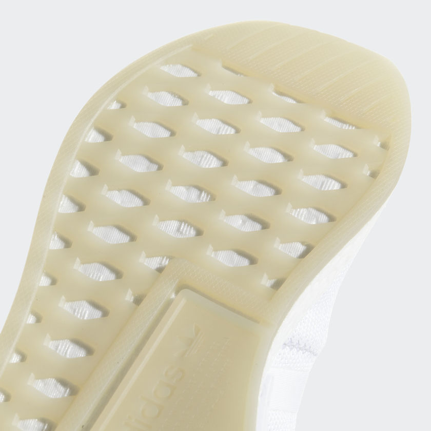 10-adidas-nmd_r2-triple-white-cq2401