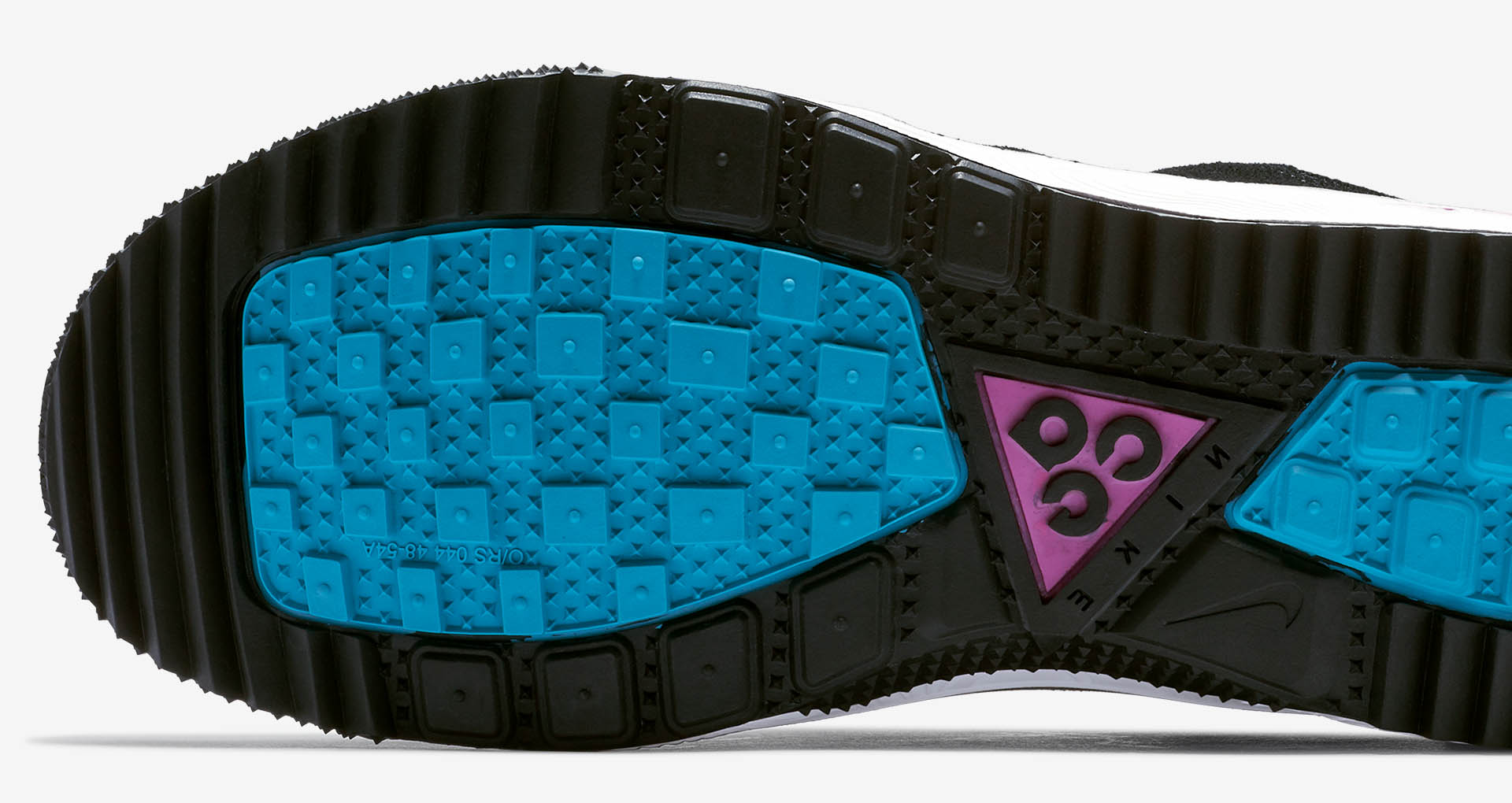 09-nike-acg-dog-mountain-black-hyper-grape-aq0916-001